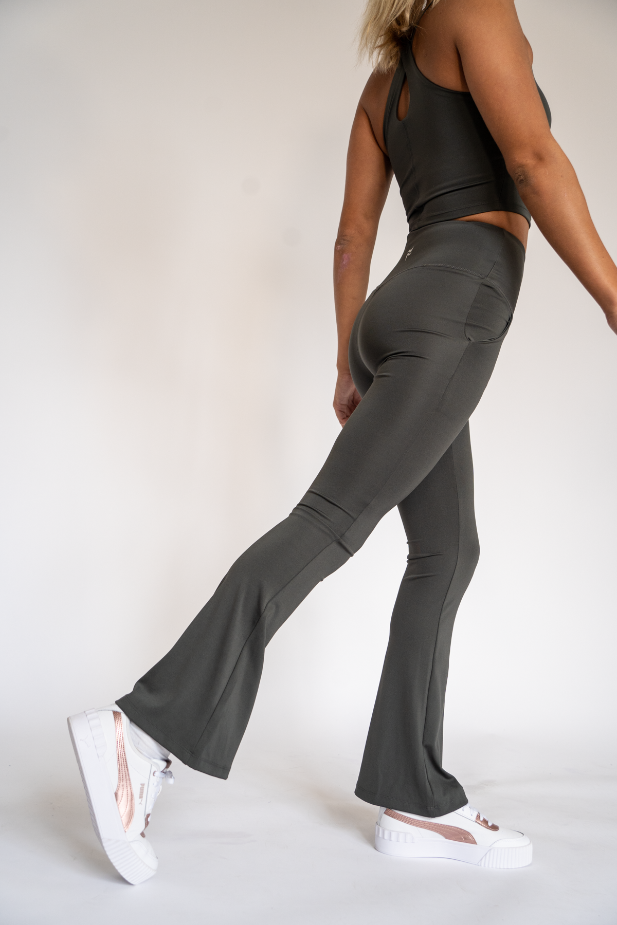 Athleta Women's Gray Gusset Coolmax Yoga Pants Flared Leggings Size Medium  10/12